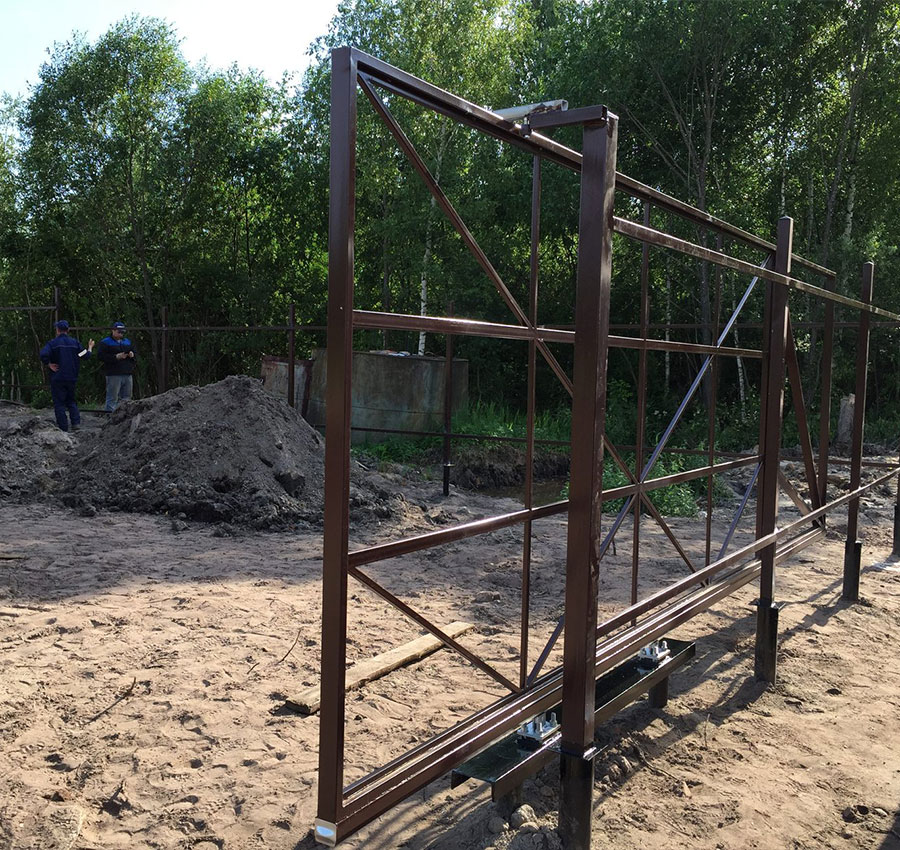 Варианты ворот на винтовых сваях в Курской области
